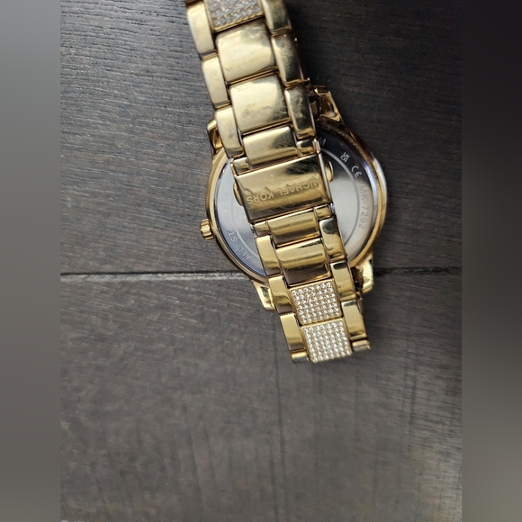 Michael Kors Gold Toned Watch w diamond Rhinestones - Picture 8 of 10